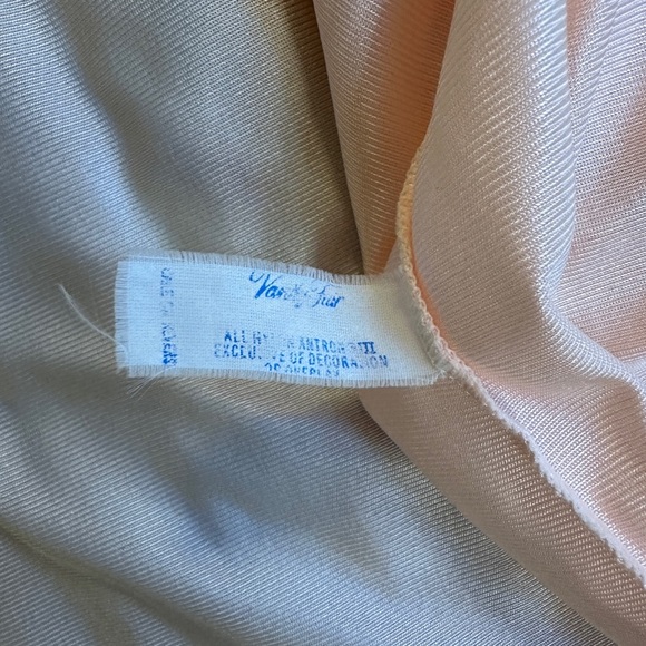 Vintage Vanity Fair Quilted Embroidered Robe Housecoat Button Up - Picture 4 of 6